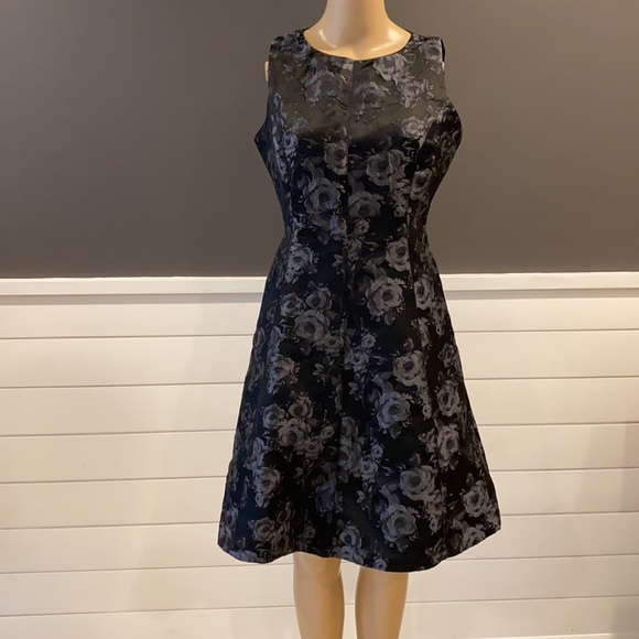 Black dress size 4 - Picture 3 of 3